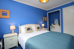 4 slaapkamers, een bureau, een strijkplank/strijkijzer, gratis wifi