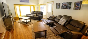 Free Tram Tickets! 3BR Valley Home w/King beds