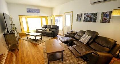 3BR Valley Home w/King beds, Free Tram Tickets!