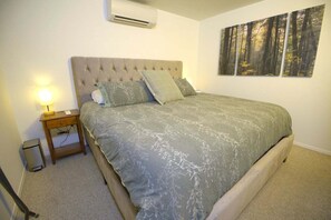 3 bedrooms, memory-foam beds, desk, iron/ironing board - 3BR Valley Home w/King beds & Free Tram Tickets! (Juneau)