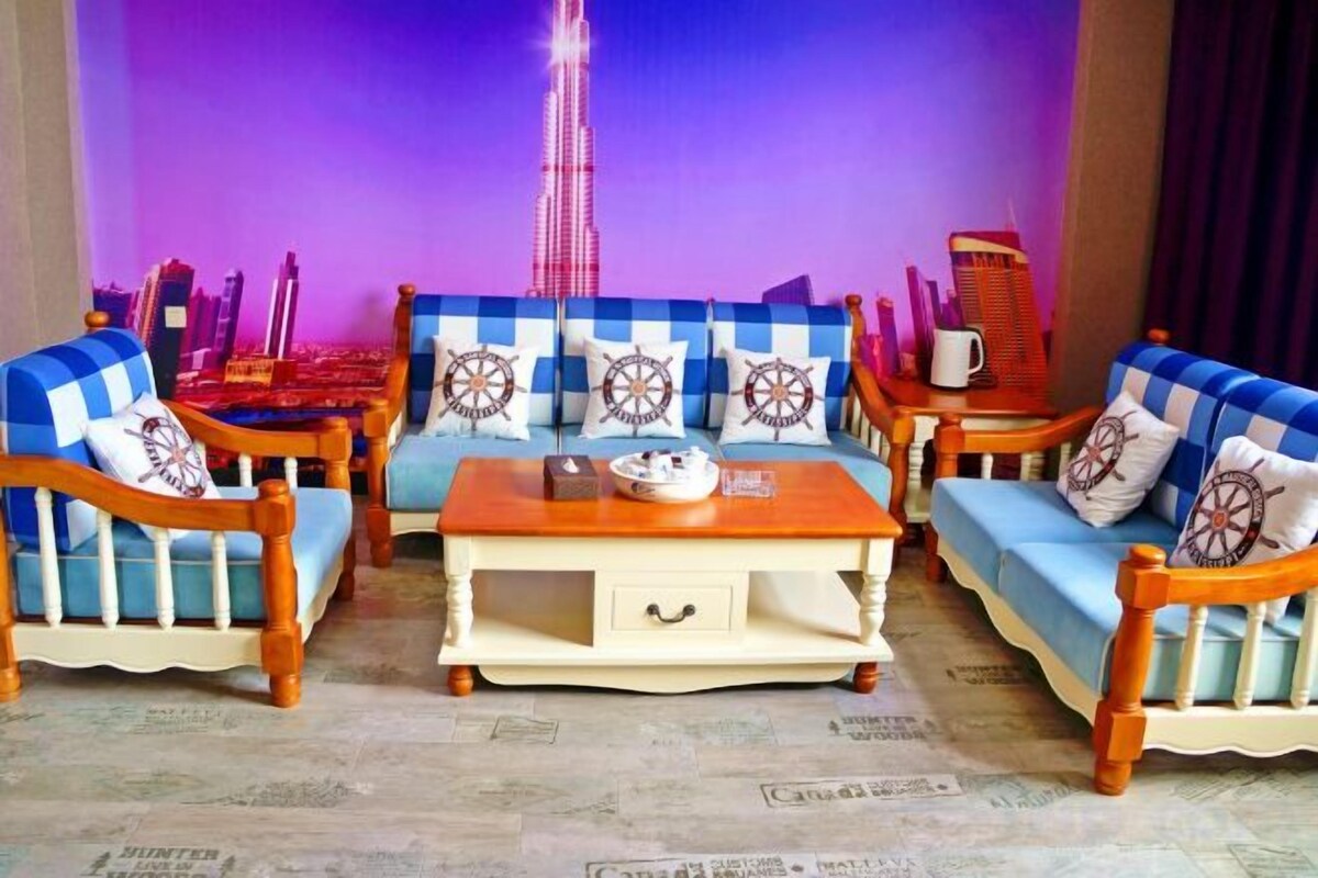 Deluxe Queen Suite