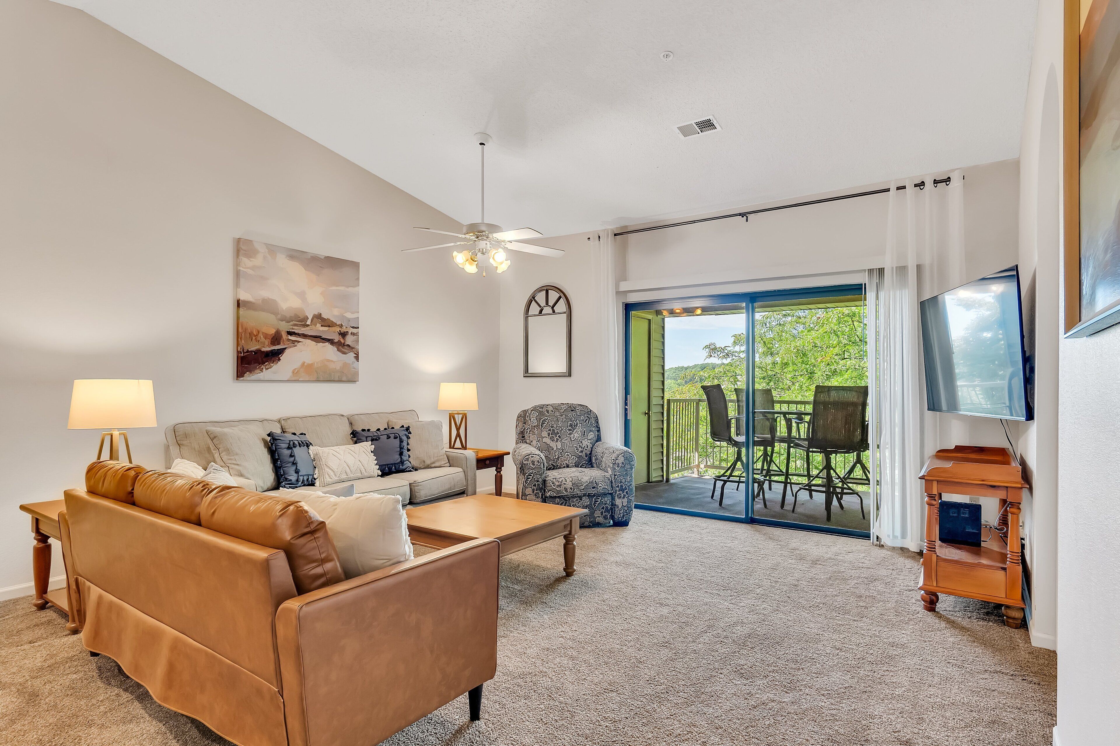 Cozy 2 Bedroom Condo in the Heart of Branson! Come Enjoy the Perfect Getaway!