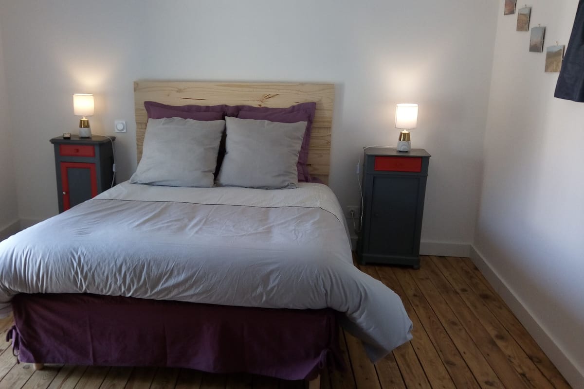 Individually furnished, travel crib, free WiFi, bed sheets