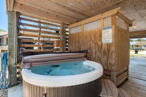 Bañera de hidromasaje al aire libre