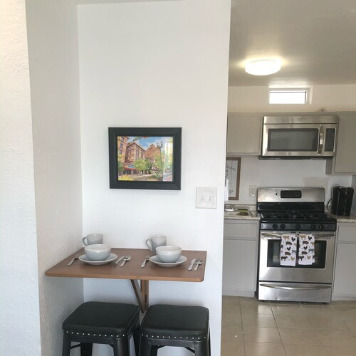 Cozy one bedroom apartment near utep and downtown