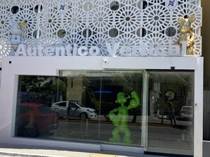 Front of property - Hotel Autentico Vertical Playa Del Carmen (Playa del Carmen)