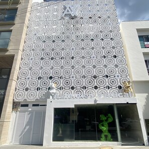 Front of property - Hotel Autentico Vertical Playa Del Carmen (Playa del Carmen)