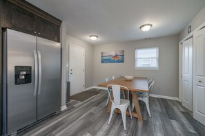 Dining - Spacious 3BR in Phoebus - Great Monthly Rates (Hampton)