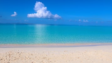 Sulla spiaggia, sabbia bianca