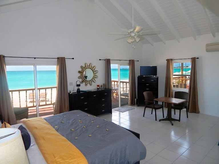 Rendezvous Bay Hotel