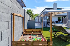 Children’s area - Modern 4000 SF Oasis-Heated Pool, 2 Master Suites (Phoenix)