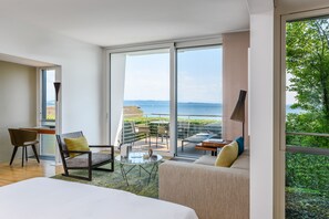 Room (Shore) | Hypo-allergenic bedding, minibar, in-room safe, desk - Hôtel Palafitte (Neuchatel)