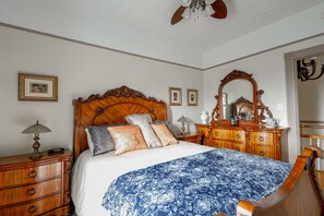 Standard Room, 1 Queen Bed