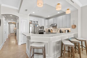 Refrigerador, microondas, horno, placa de cocina