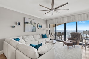Smart TV, fireplace, stereo