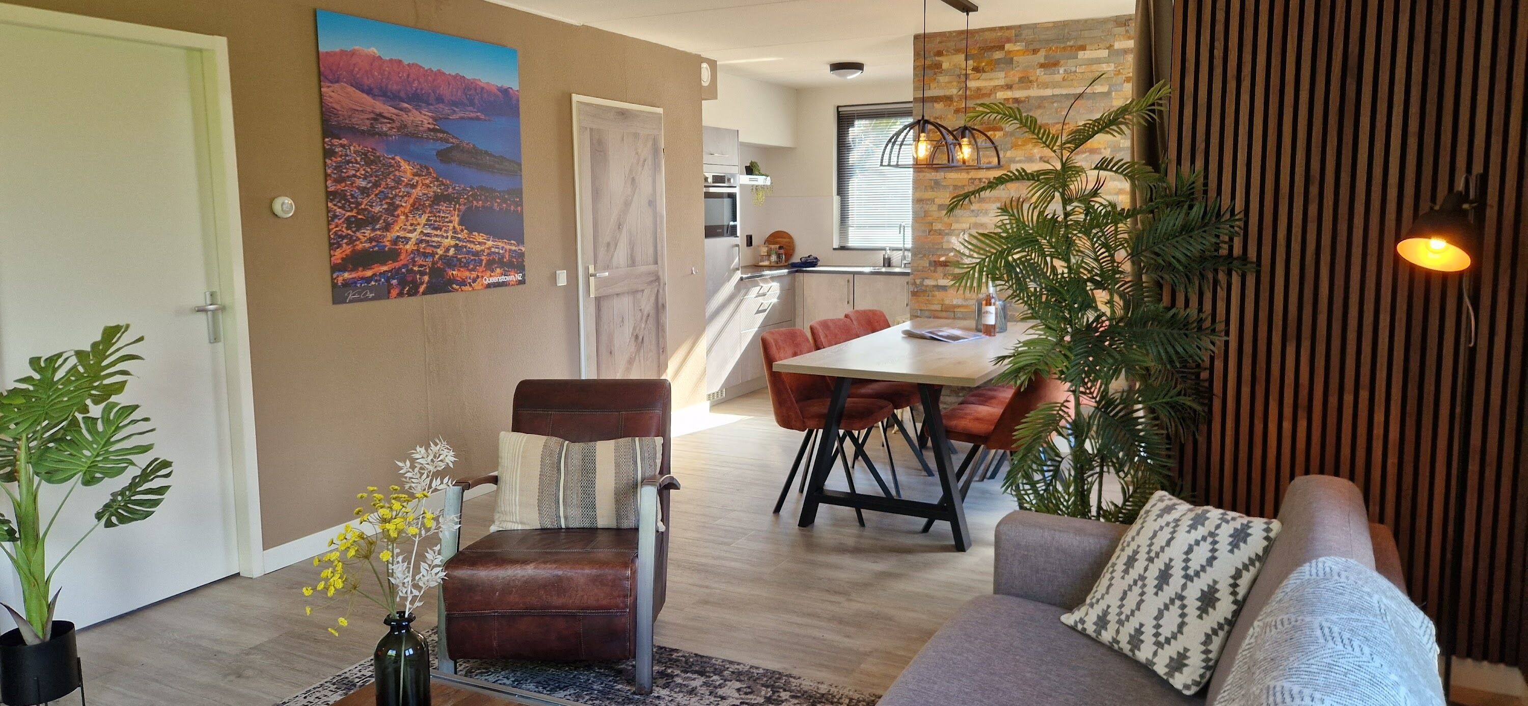 Télévision, table de tennis de table, livres