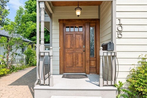 Spacious 5 Bedroom Home in Downtown Coeur D’Alene