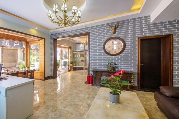 Interior - Lvxingzhe Manbu Theme Hotel (Zhangjiajie)