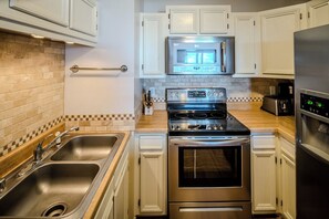 冰箱、微波炉、烤箱、炉灶