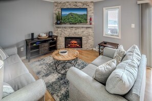 智能电视、壁炉