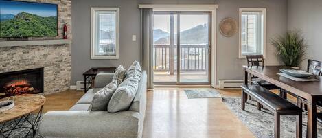 Smart TV, fireplace
