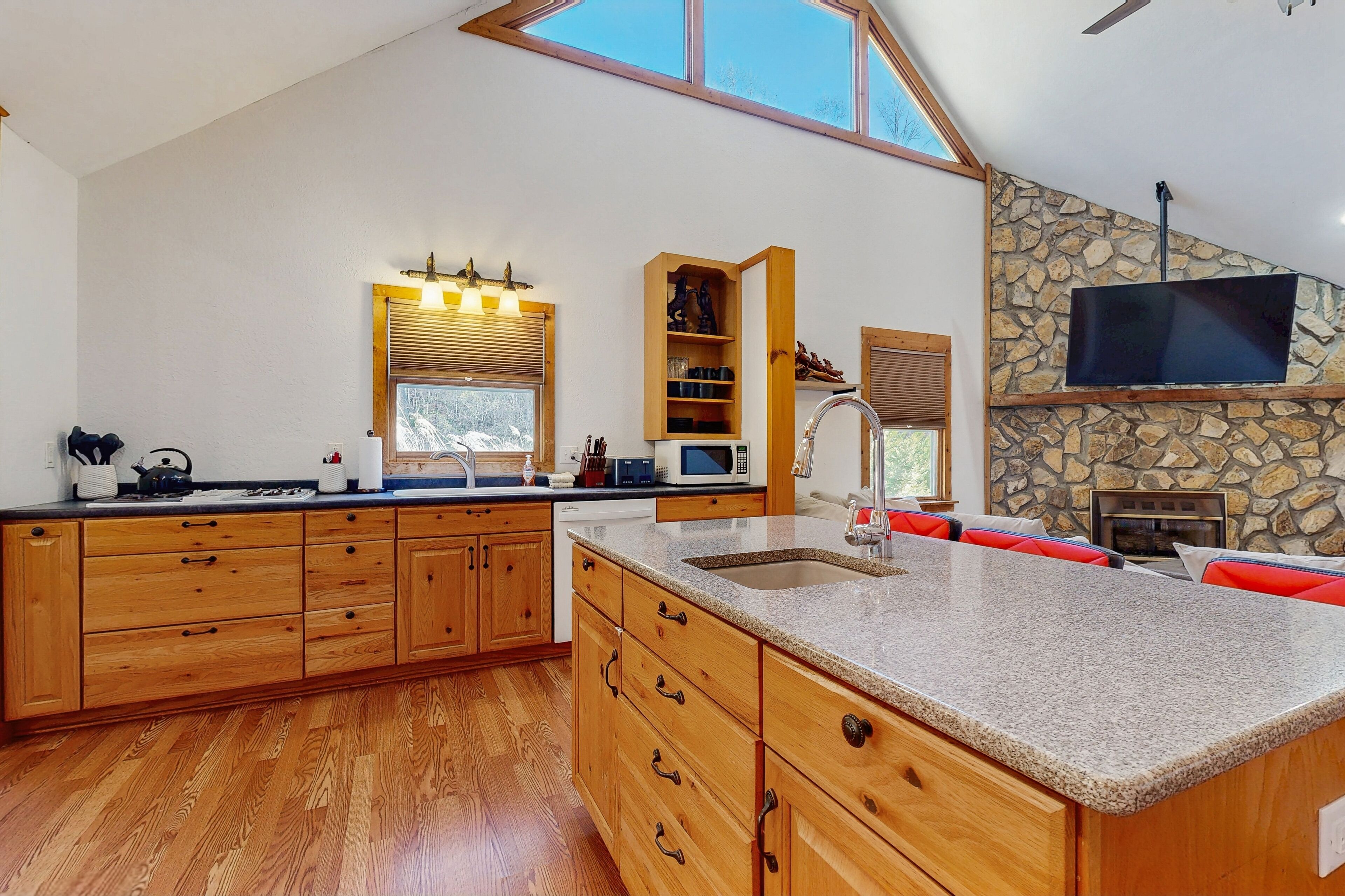 冰箱、微波炉、烤箱 、炉灶