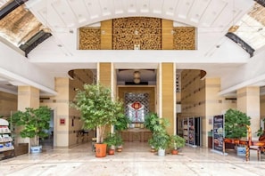 A spacious lobby with a high ceiling, large columns, and potted plants. - Tianhaoyuan Country Club (Beijing)