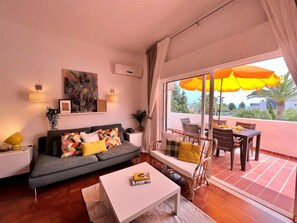 Living area - ARMAÇÃO DE PÊRA TWINS 2  by HOMING (Armação de Pêra)