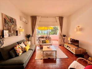 Living area - ARMAÇÃO DE PÊRA TWINS 2  by HOMING (Armação de Pêra)