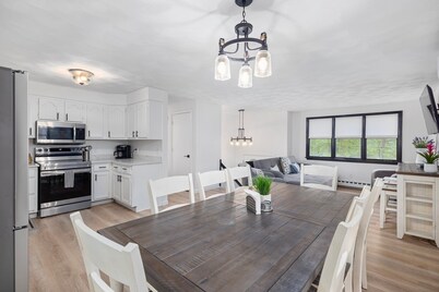 Brand new listing Stunning 7 BDRM home near Bonnet Shores and beaches 