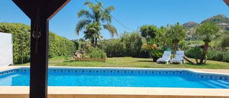 حمّام سباحة خارجي