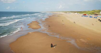 Vacation apartment centre Scheveningen 100 meters from the beach/sea with garage