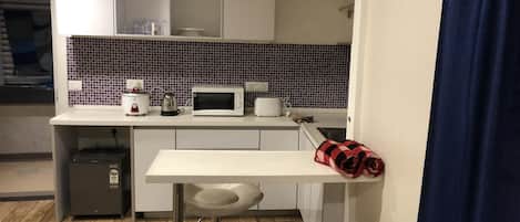 Fridge, oven, cookware/dishes/utensils