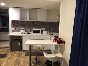 Fridge, oven, cookware/dishes/utensils