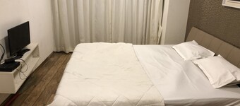 Lovely 2-Bed room Home stay with pool