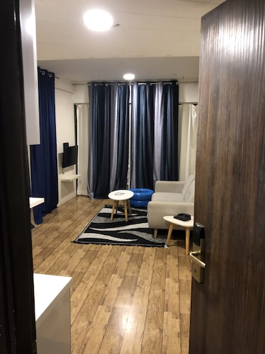 Lovely 2-Bed room Home stay with pool