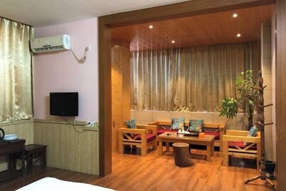 Y J Hotel