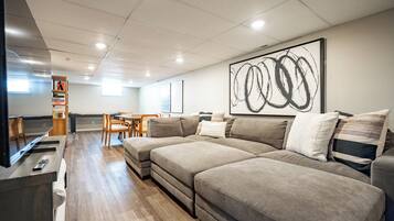 TV, Netflix, Hulu, streaming services