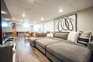 Een televisie, Netflix, Hulu en streamingdiensten