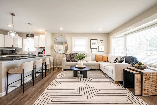 TV, Netflix, Hulu, streaming services