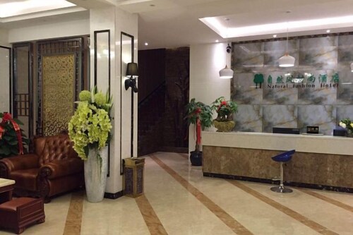 Ziranfeng Fashion Hotel (Congjiang Food Street)