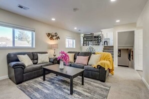 Téléviseur, jeux vidéo, bureau