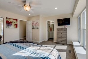 4 bedrooms, desk, iron/ironing board, WiFi - Gameroom and Theater in a breathtaking home (Centennial)