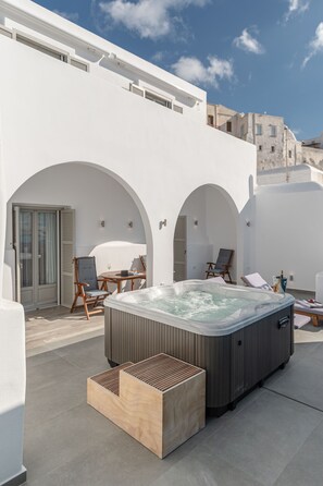 GOLD SUITE, JACUZZI, PARTIAL SEA AND CITY VIEW | Terrace/patio - Mariet Naxos Elegant Suites (Naxos)