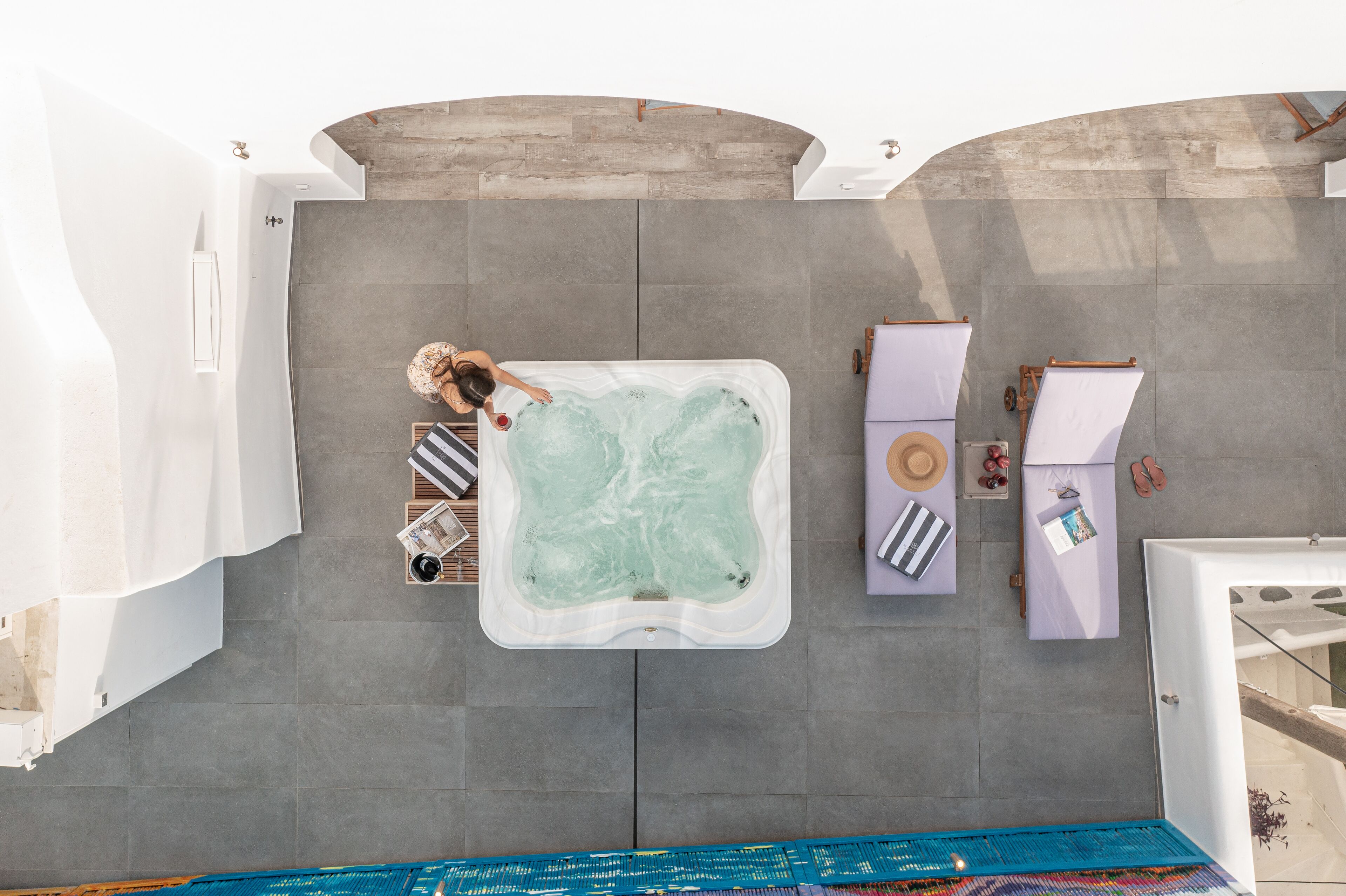 GOLD SUITE, JACUZZI, PARTIAL SEA AND CITY VIEW | Terrace/patio