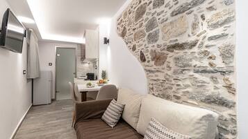 PORTARA SUITE, JACUZZI | Living area