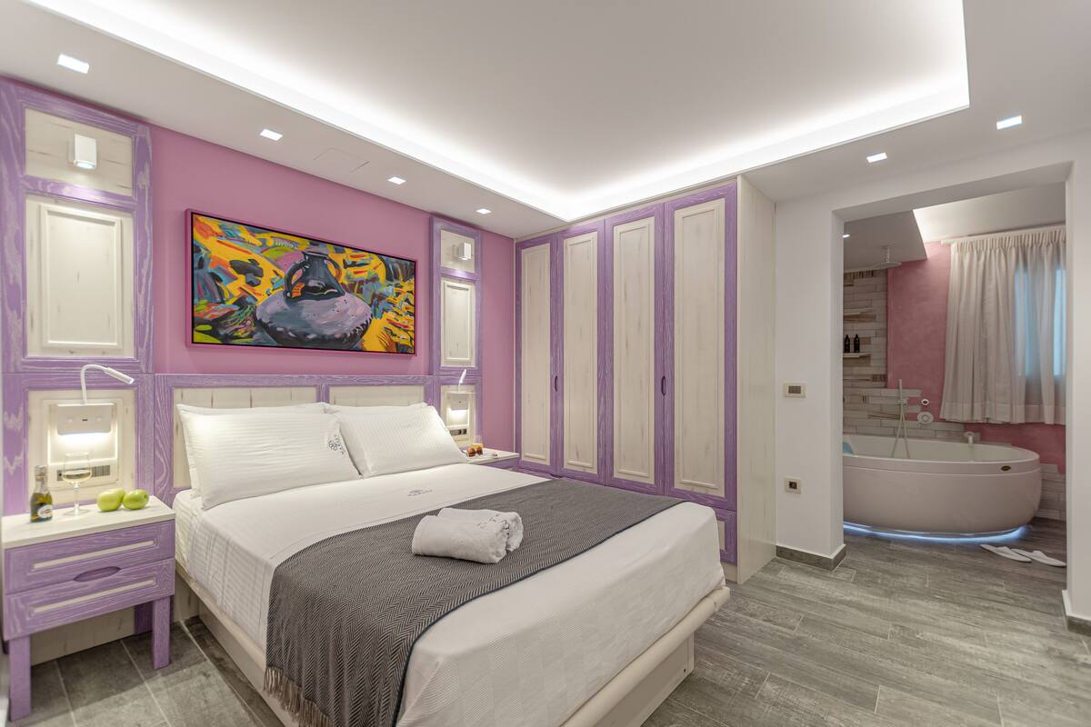AMETHYST SUITE, HOT TUB | 1 ห้องนอน, เครื่องนอนระดับพรีเมียม, ผ้านวมข นเป็ด, มินิบาร์