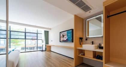 GELI Hotel (Guigang High-speed Railway Station Shenghuogang)