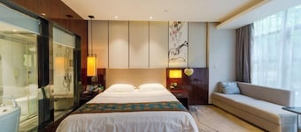 GELI Hotel (Guigang High-speed Railway Station Shenghuogang)
