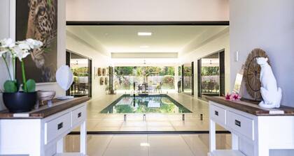 Luxury Tropical Escape: Beachside Villa with Heated Pool & Modern Comforts